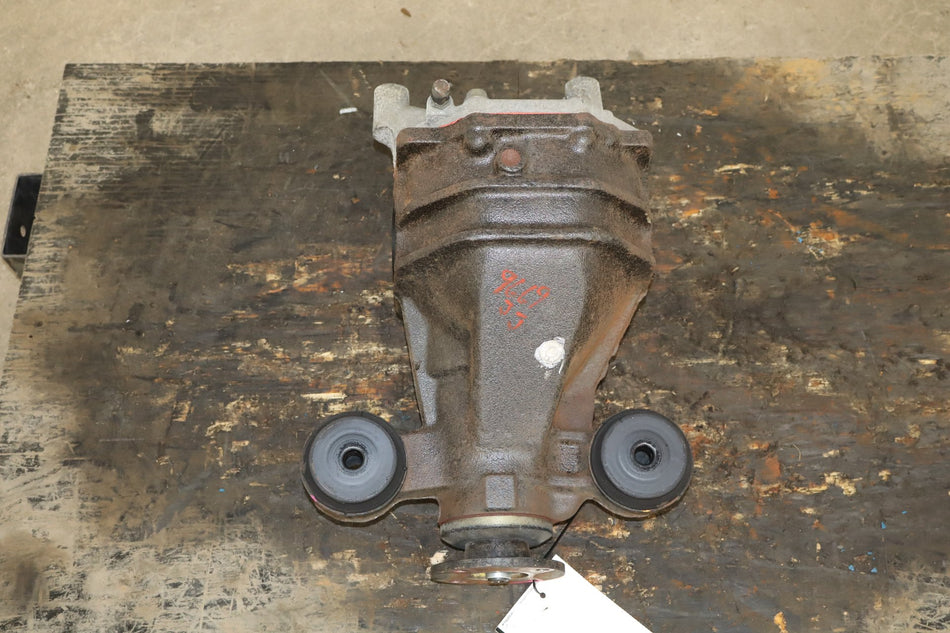 1995-1999 Toyota Crown Rear Axle Carrier 3.90 Ratio OEM JZS151