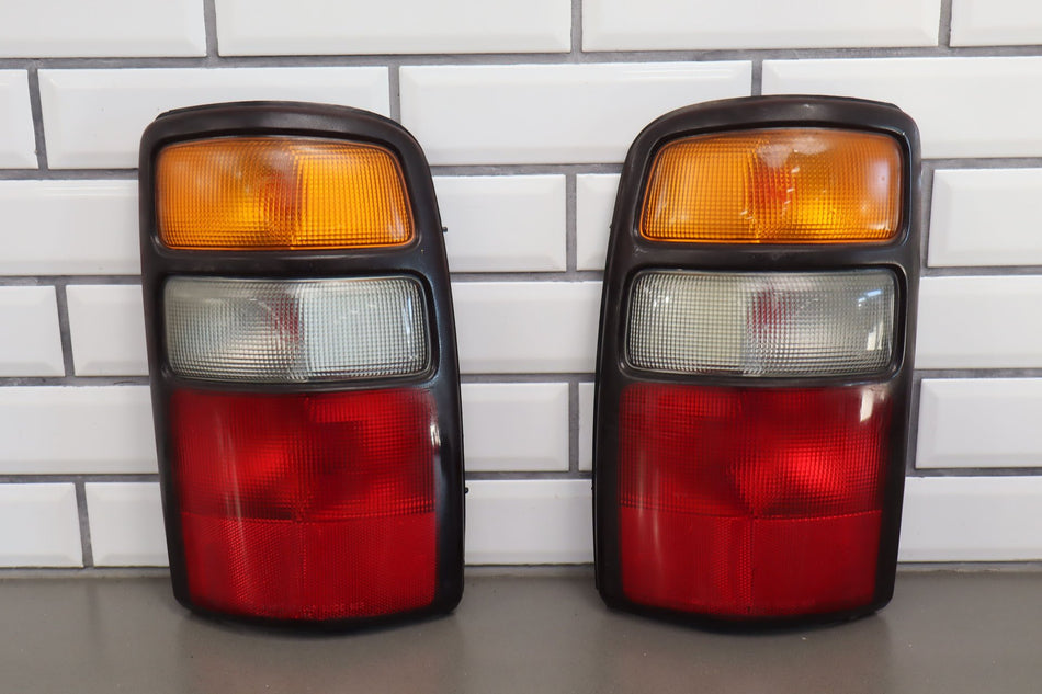 2005 GMC Yukon- TAIL LIGHT ASSEMBLY