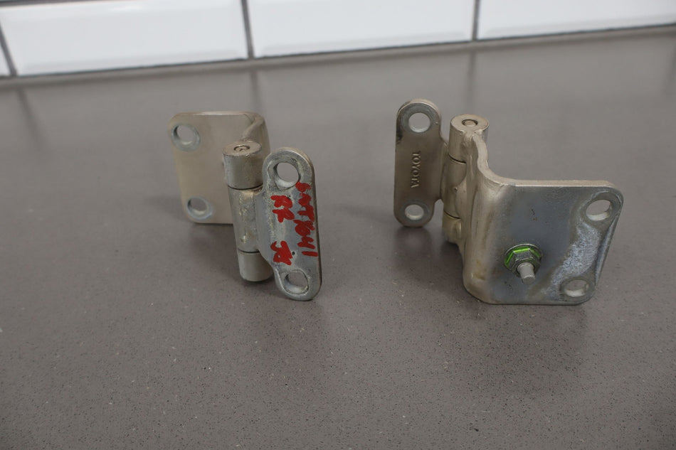 91-97 Toyota Land Cruiser Pair (2) Upper Tailgate Hatch Hinges