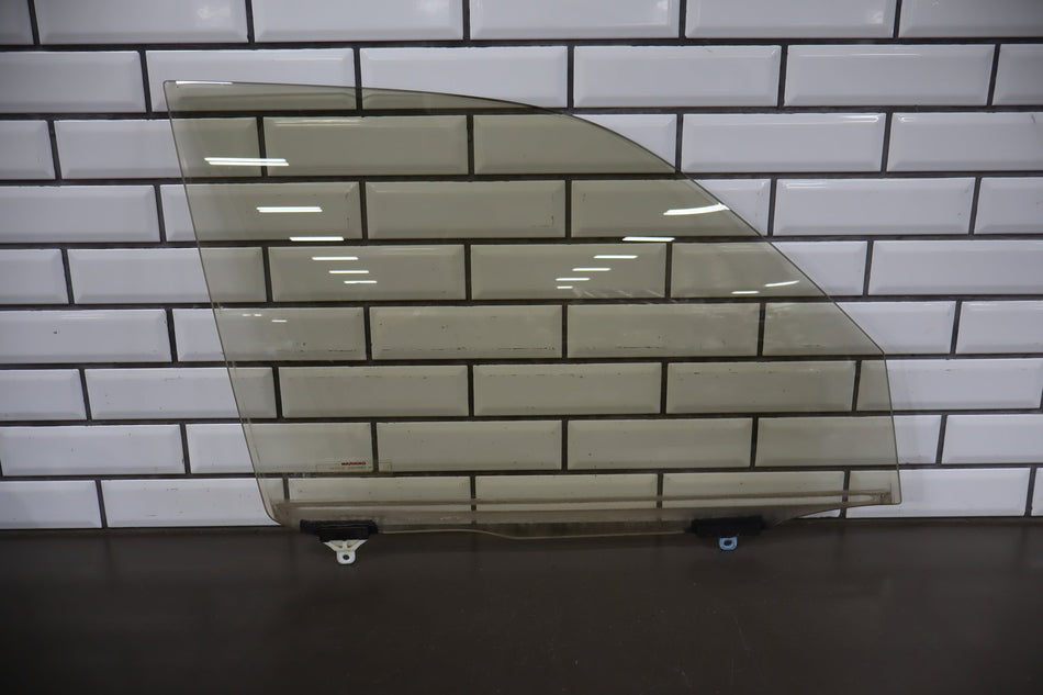 1998-2003 Lexus LX470 Right Front Door Window 6810160241