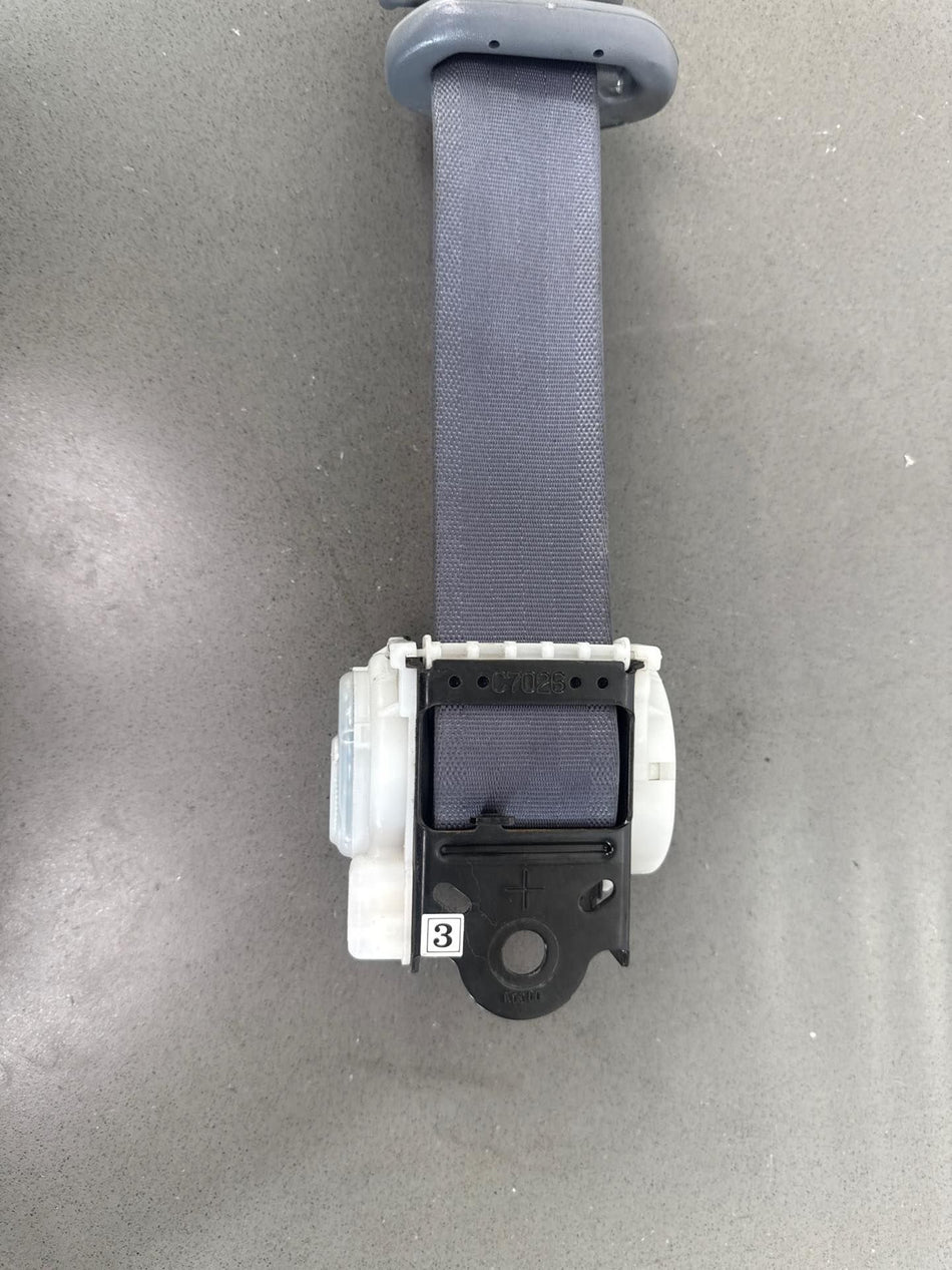 2001 Lexus LX470- Rear Seat Belt