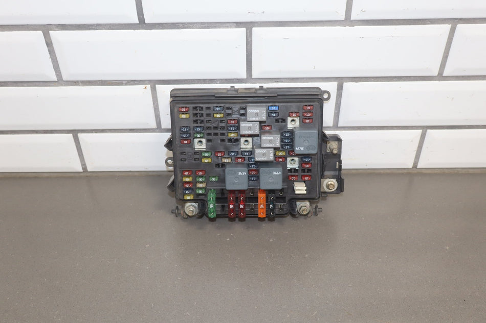 2001 Chevrolet Silverado 1500 LS GMT800 5.3LL Gasoline Engine Fuse Box 15811689