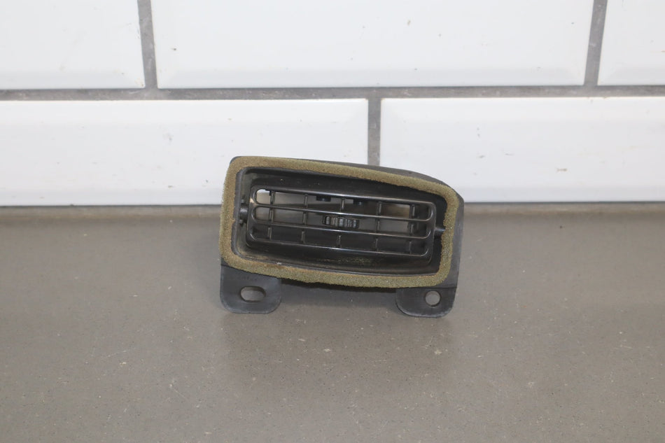 2004-2006 Chevrolet SSR Outer Driver Left Dash Air Vent