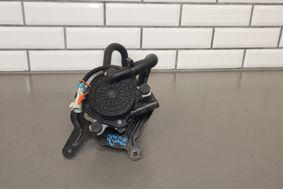 2000-2004 Chevrolet Corvette Air Pump 12568382