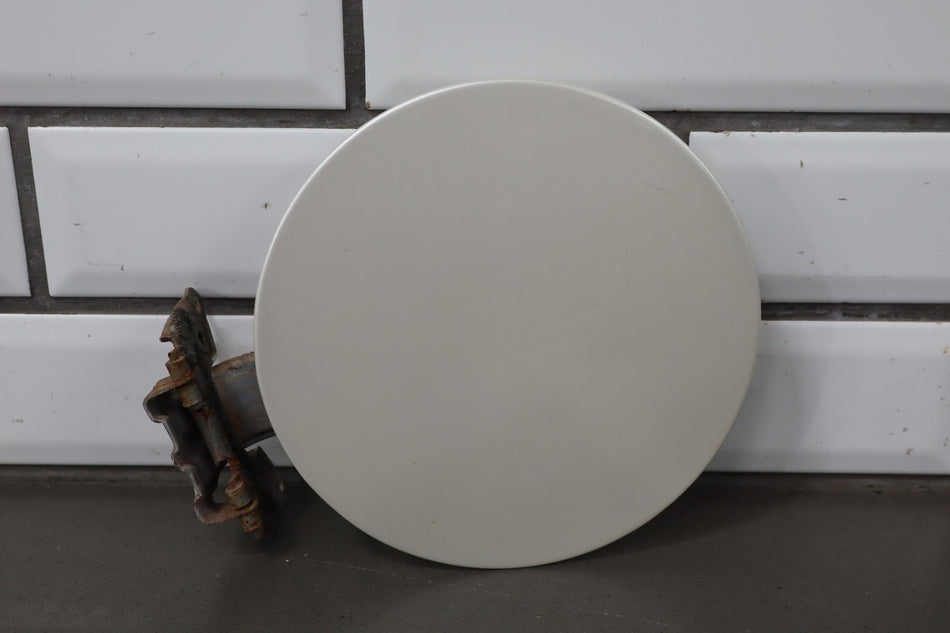 2005 Cadillac Escalade ESV gmt800- Fuel Filler Door