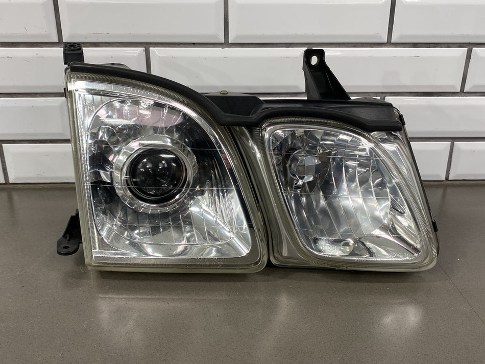 1998-2002 Lexus LX470 Glass Lens Right Headlamp 811106A082