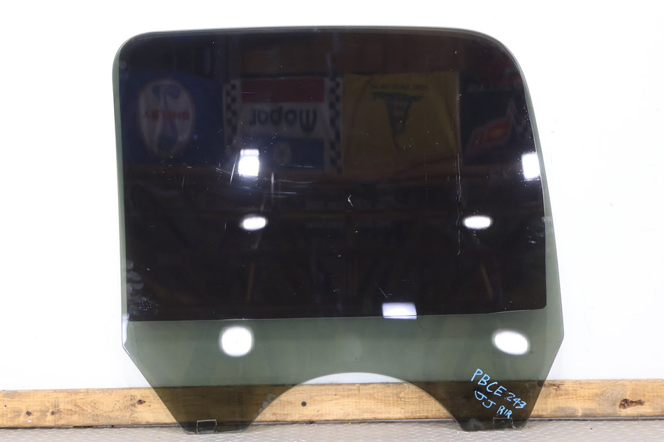 2011 Chevrolet Avalanche- Right Rear Door Window