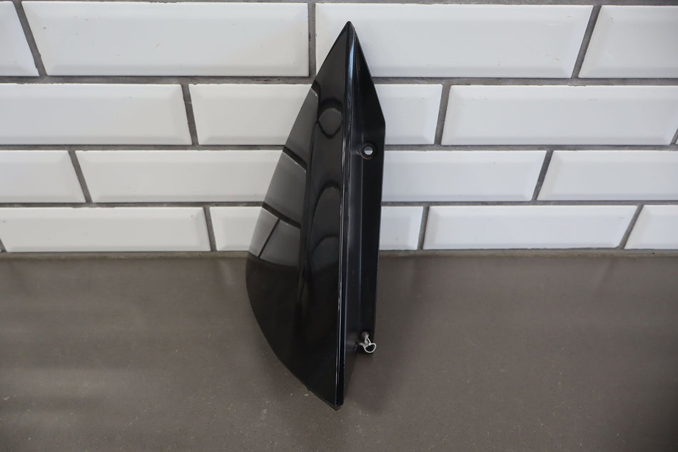2018 Chrysler Pacifica Rear Tail Panel Trim Moldings Upper LH/RH Black
