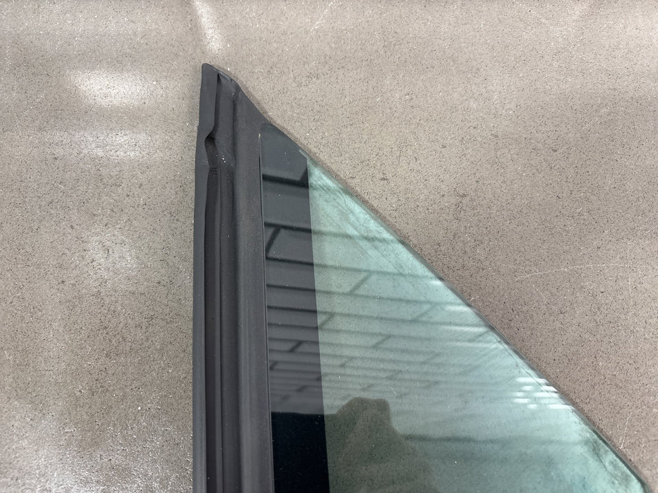 2016-2023 Tesla Model X Front Right Quarter Vent Window Glass OEM 1055204-00-D