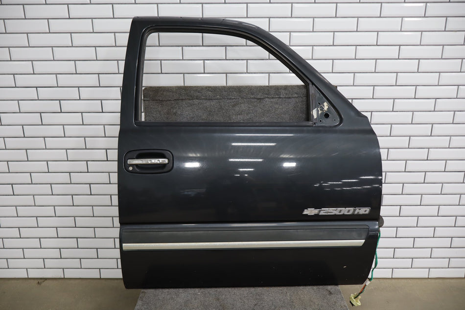99-07 Chevy GMC Truck SUV GMT800 Right Front Door Black 41U