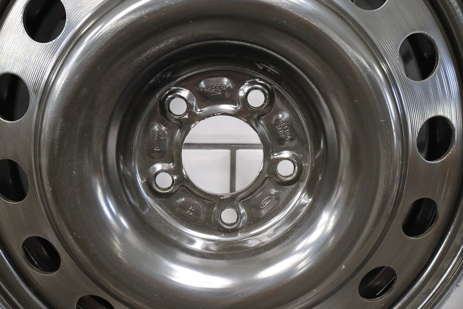 05-11 Ford Mustang 17x5 Steel Spare Wheel With Tire