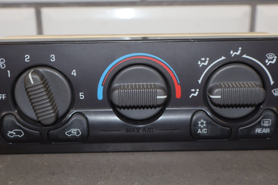 1999-2002 Chevrolet Silverado Climate Control 15054698 OEM