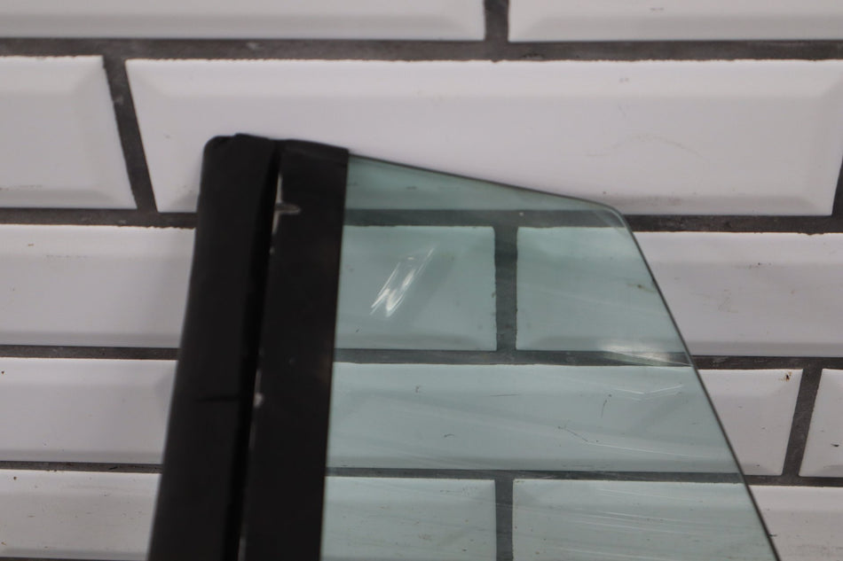 83-93 Ford Mustang (Fox) Conv LH Quarter Glass Untested