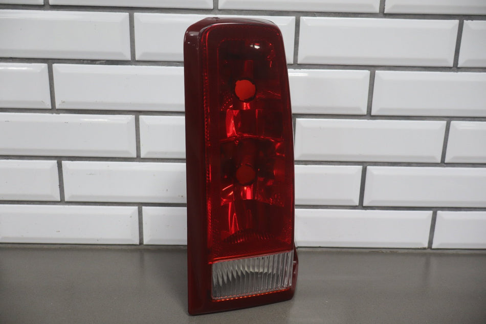 2002 Cadillac Escalade Right Tail Light 15079079 OEM