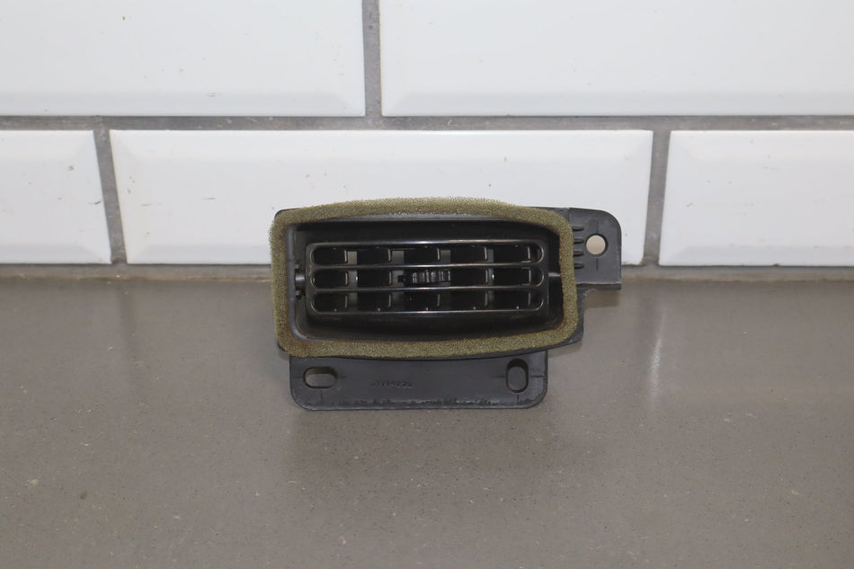 2004-2006 Chevrolet SSR Inner Passenger Right Dash Air Vent vt114235