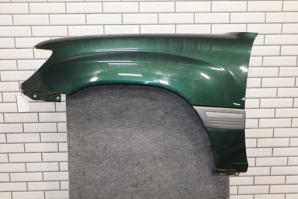 1998-2007 Toyota Land Cruiser Base Left Fender 538026A201 Imperial Jade 6Q7 538026A201