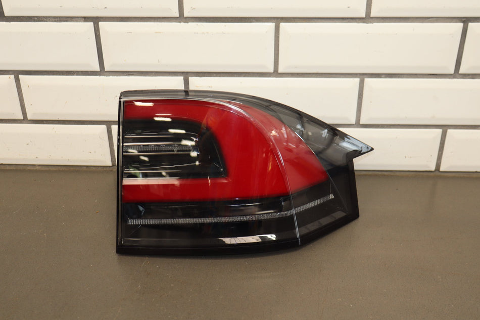 2016-2020 Tesla Model X Rear Right Outer Taillight LED Tail Lamp 1034333-00-A