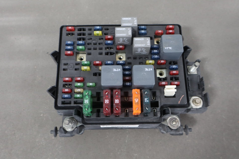 1999-2002 Chevrolet Silverado GMT800 Gasoline Engine Fuse Box 15811689