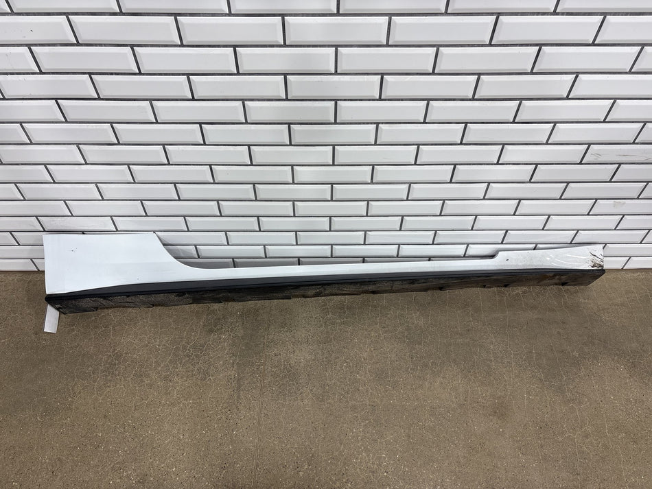 2015-2023 Ford Mustang S550 Right Rocker Molding Oxford White YZ (Scuffed)