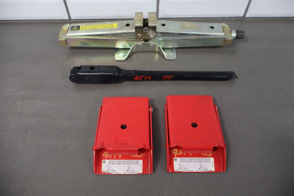2004 Pontiac GTO- Jack/Tool Kit