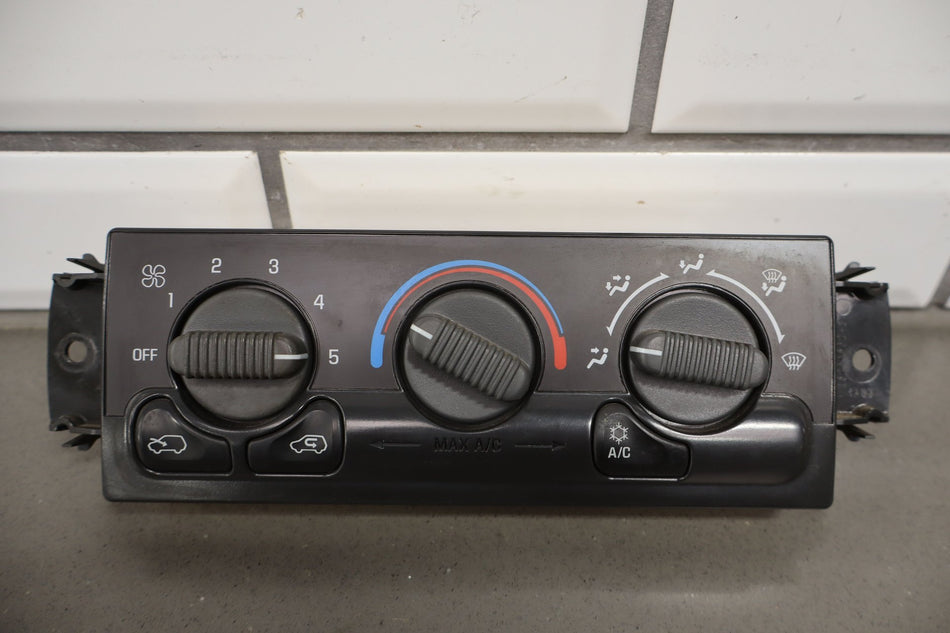 2002 Chevrolet Silverado 2500- Heater/AC Controls