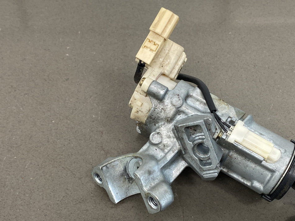 00-05 Toyota MR2 Spyder (ZZW30) Ignition Switch Cylinder with 2 Keys Remote