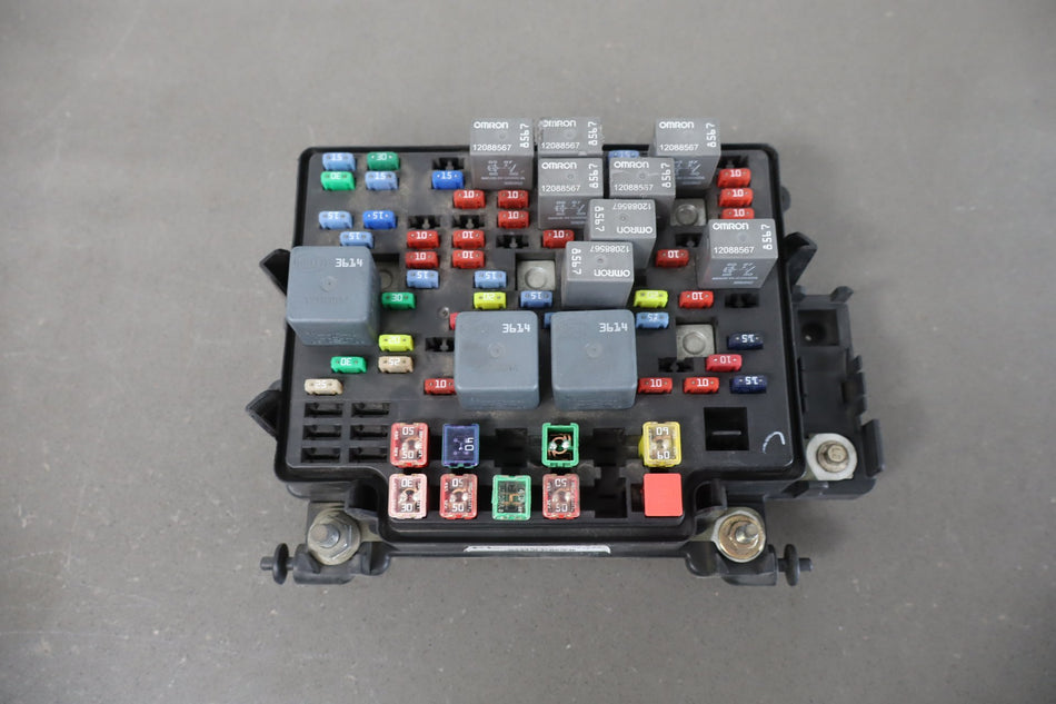 2003 Chevrolet Silverado 2500 GMT800 8.1L Underhood Engine Fuse Box 15811689