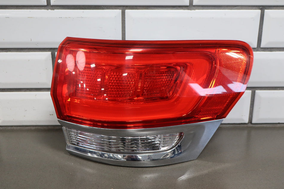 2014 Jeep Grand Cherokee Right Tail Light OEM