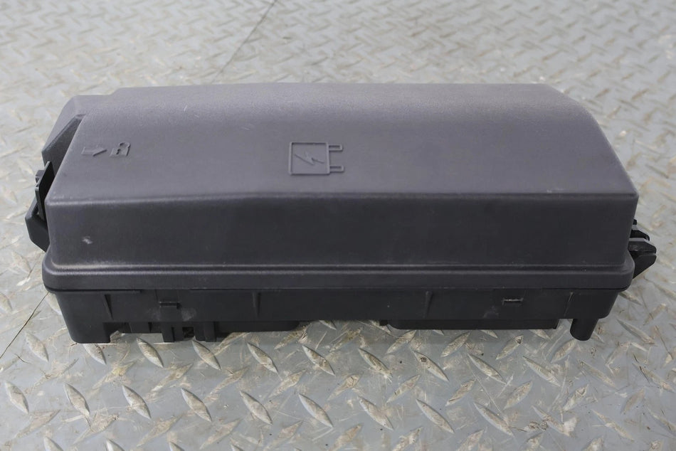 2014 Chevrolet Camaro 6.2LL Engine Fuse Box
