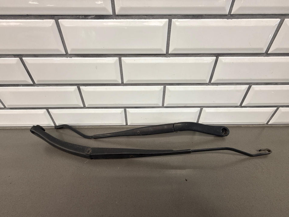 2006 Pontiac GTO- Wiper Arm