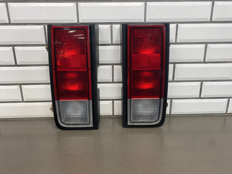 2005-2009 Hummer H2 SUV Tail Light Set Left & Right 25874015