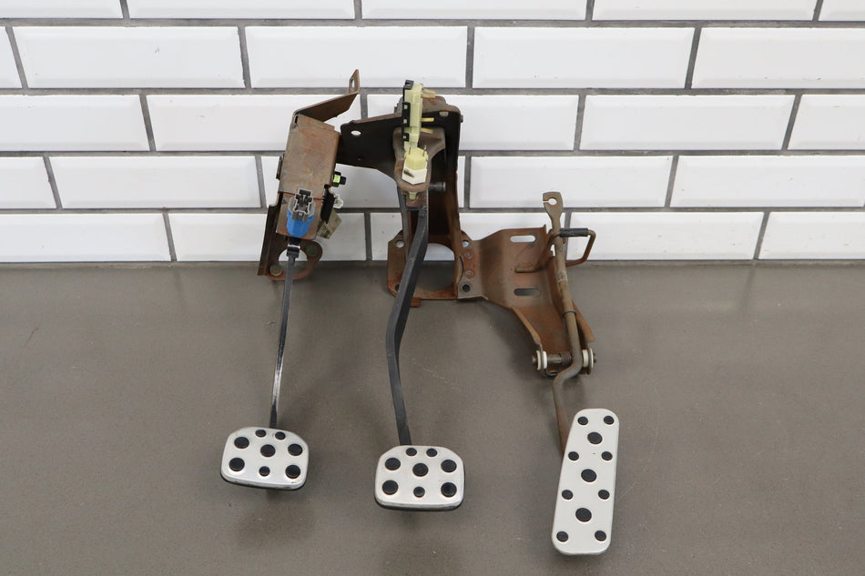 2004-2006 Pontiac GTO Manual Transmission Throttle Brake Clutch Pedal OEM