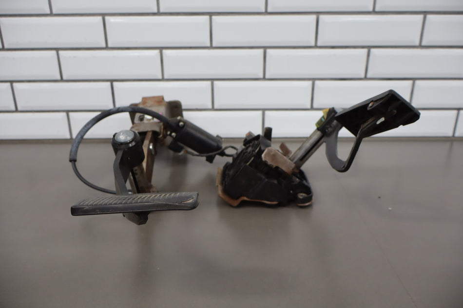 2004 Ford F-250 Super Duty Pedals OEM