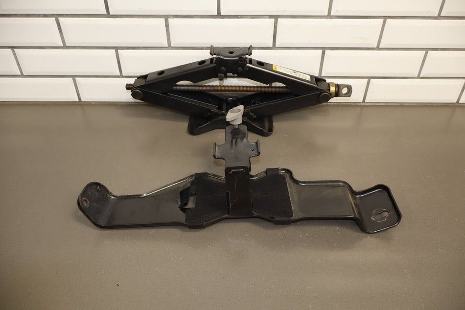 2003-2009 Hummer H2- Jack/ Tool Kit