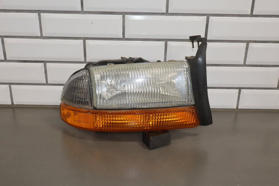 2004 Dodge Dakota Headlight Set