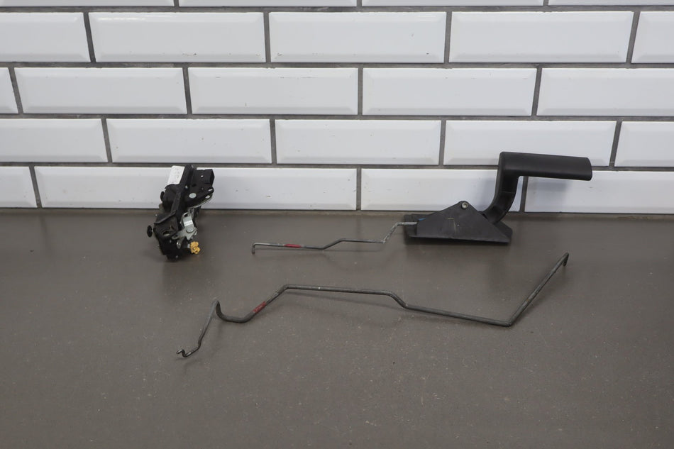 2003-2007 Hummer H2- Left Front Door Latch 15816392