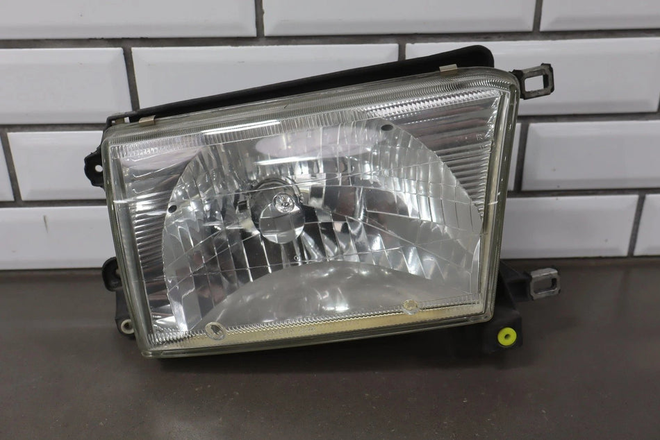 1999-2002 Toyota 4Runner Right Headlamp 8111035320