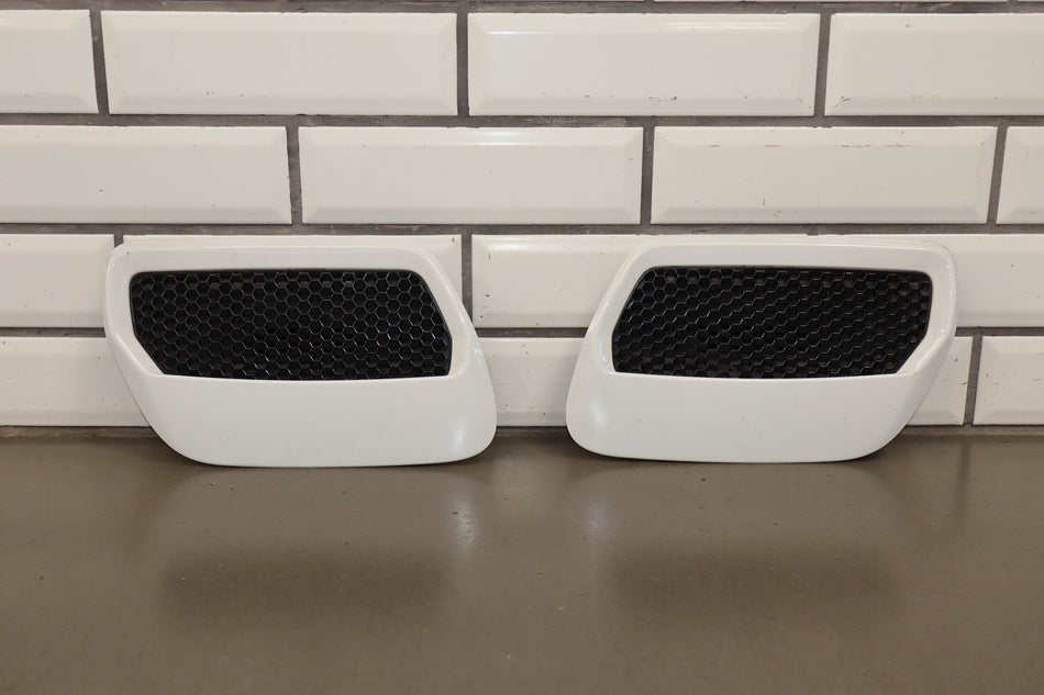 2018-2023 Ford Mustang GT 5.0 Hood Insert Vents RH LH Pair Oxford White YZ OEM