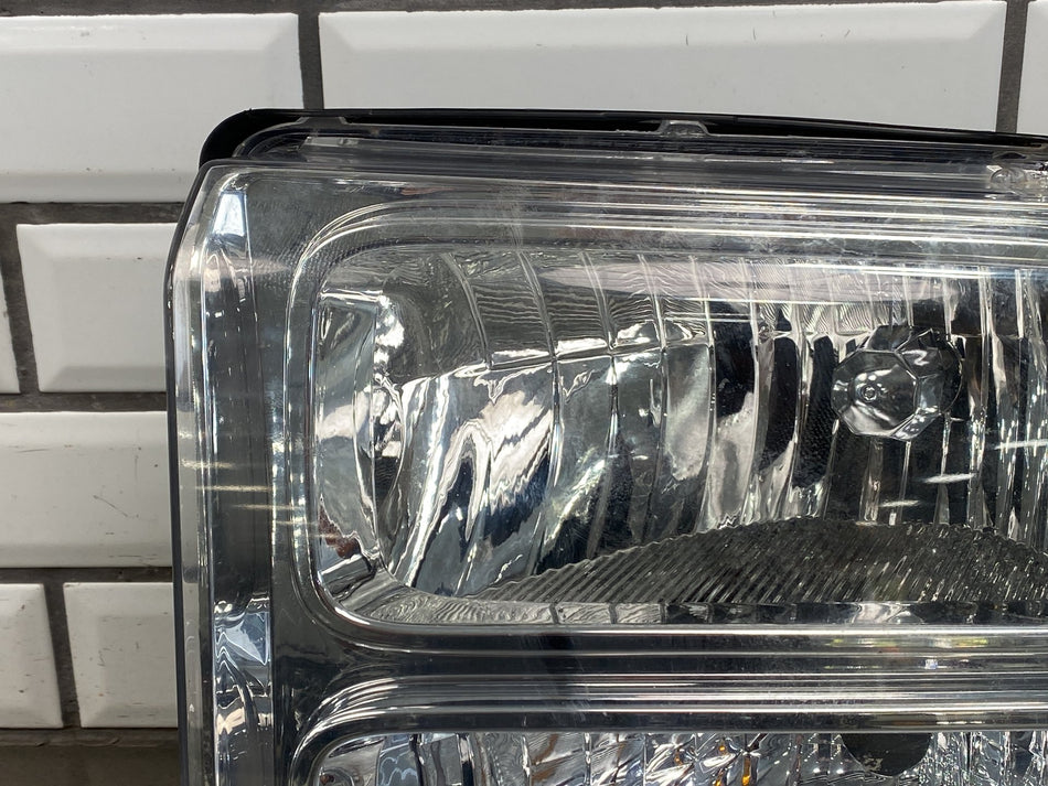 05-07 Ford F250 F350 Super Duty Driver Left LH Headlight Halogen OEM