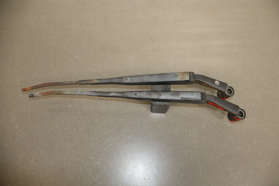 1991-1997 Toyota Land Cruiser Lexus LX450 Wiper Arm Pair