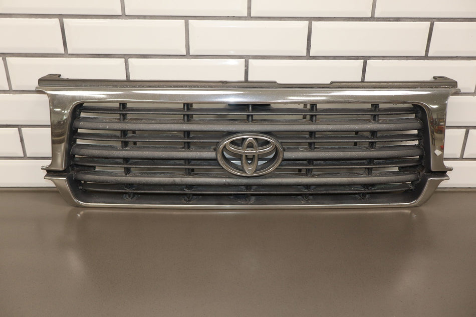 1995 Toyota Land Cruiser- Grille Upper