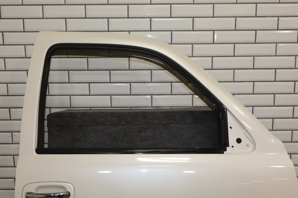 2005 Cadillac Escalade ESV Right Front Door White Diamond 98 15017224