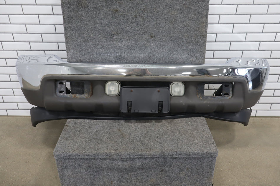 00-04 Ford F-250 F-350 Super Duty XLT Lariat Front Bumper Assembly Chrome OEM