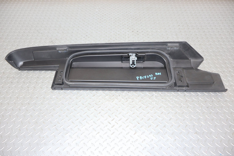 07-13 Chevy Avalanche Right Bedside Storage Lid (Black)