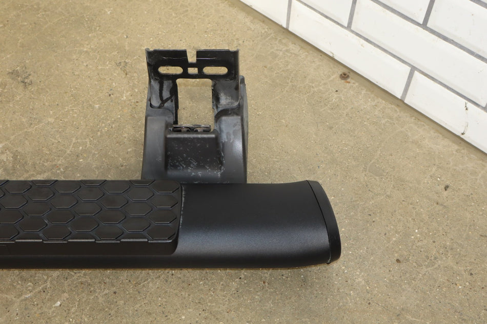 13-18 Ram 1500 Sport Right Running Board Black (Sun Fade)