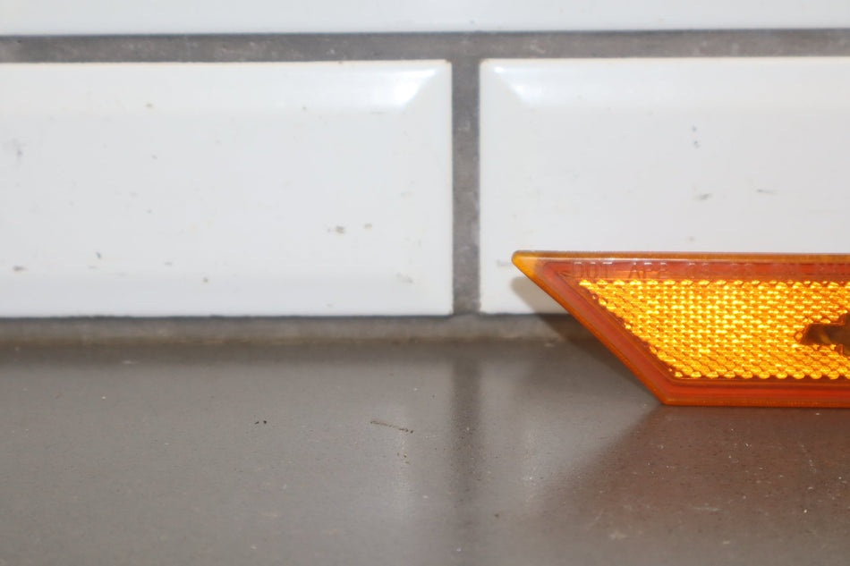 2003-2006 Chevrolet SSR Front Right Passenger Park Lamp Turn Signal