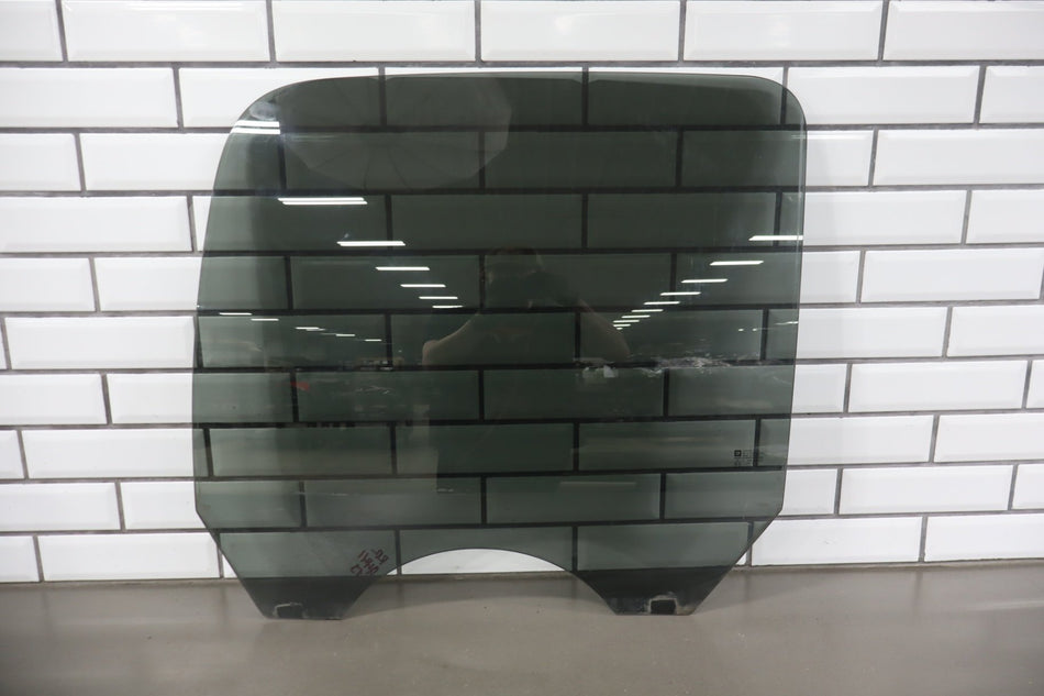 2007-2014 Chevrolet Suburban 1500 Right Rear Door Window 15175372 OEM