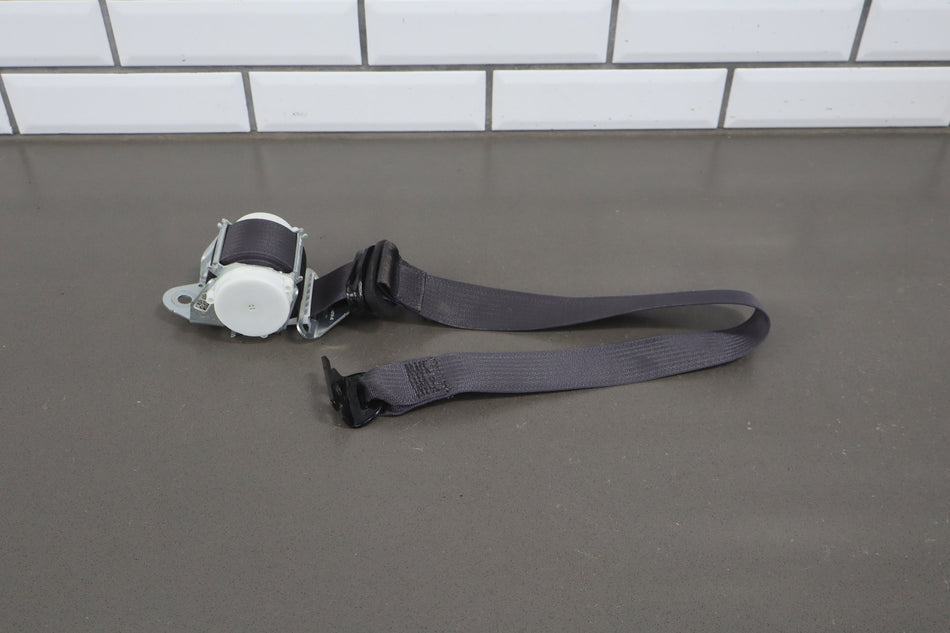 2014-2018 GMC Sierra 1500 SLT Right Rear Seat belt Jet Black H2U