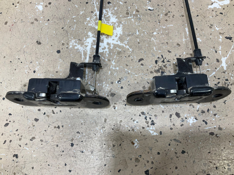 03-09 Hummer H2 Rear Hatch Latch Pair
