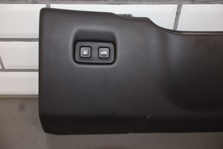 05-13 Chevy Corvette C6 Left Driver Knee Pad Bolster W/Buttons (Ebony 193)